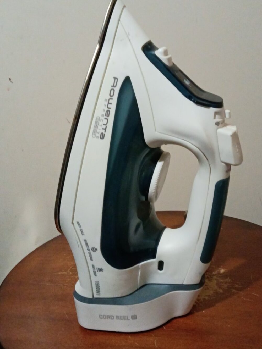 Rowenta DW2090 Access Steam 1500-Watt Cord Reel Steam Iron Stainless Steel